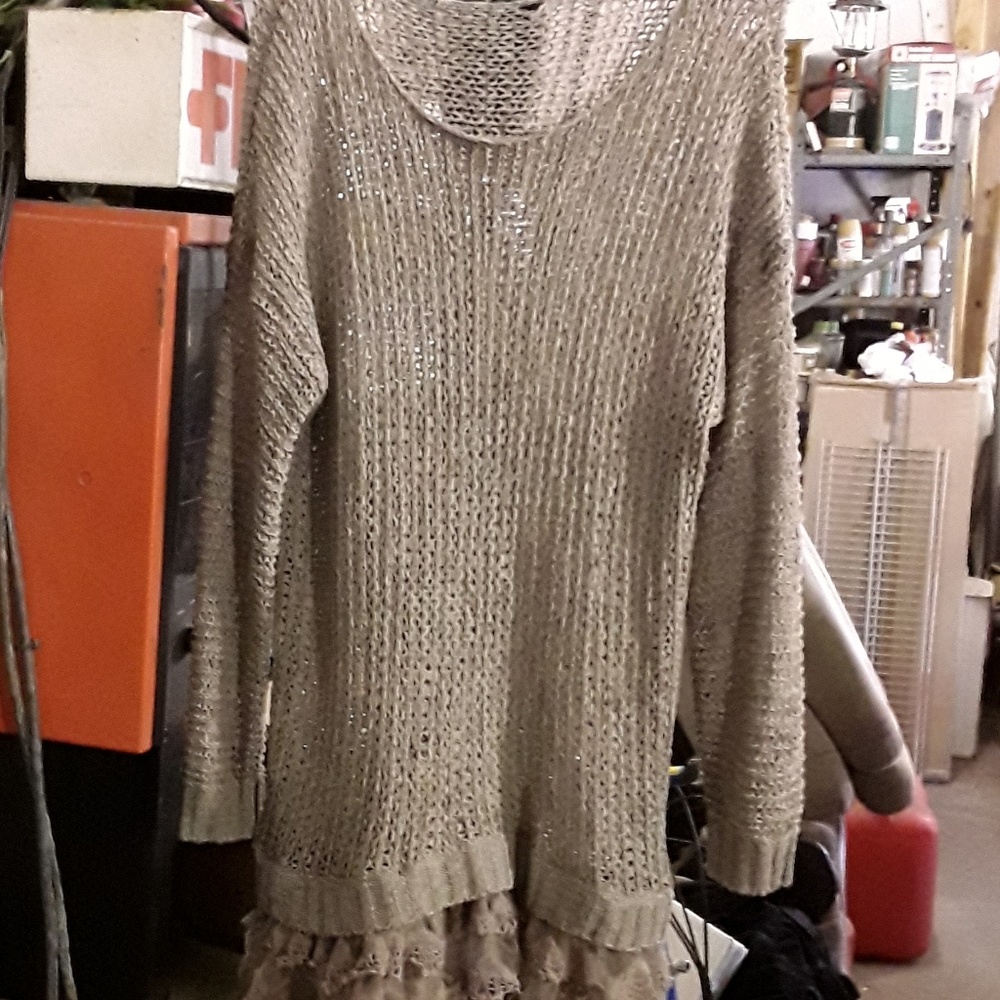 Sweater tunic with lace
